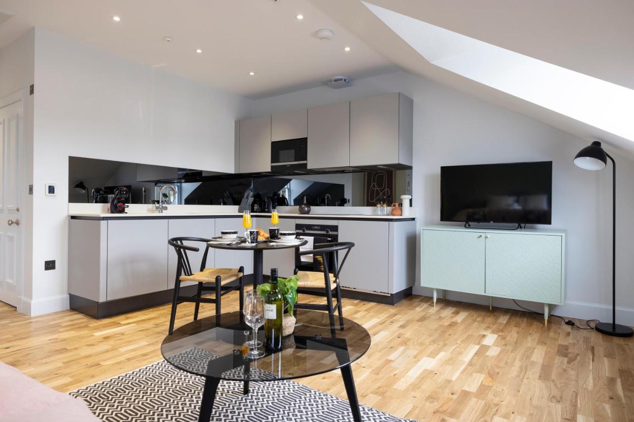 Dragon Suites Luxury Serviced Apartments At Alva Street 에든버러 외부 사진