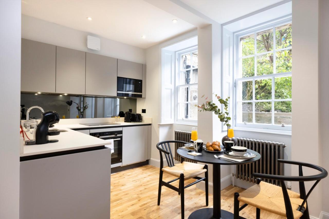Dragon Suites Luxury Serviced Apartments At Alva Street 에든버러 외부 사진